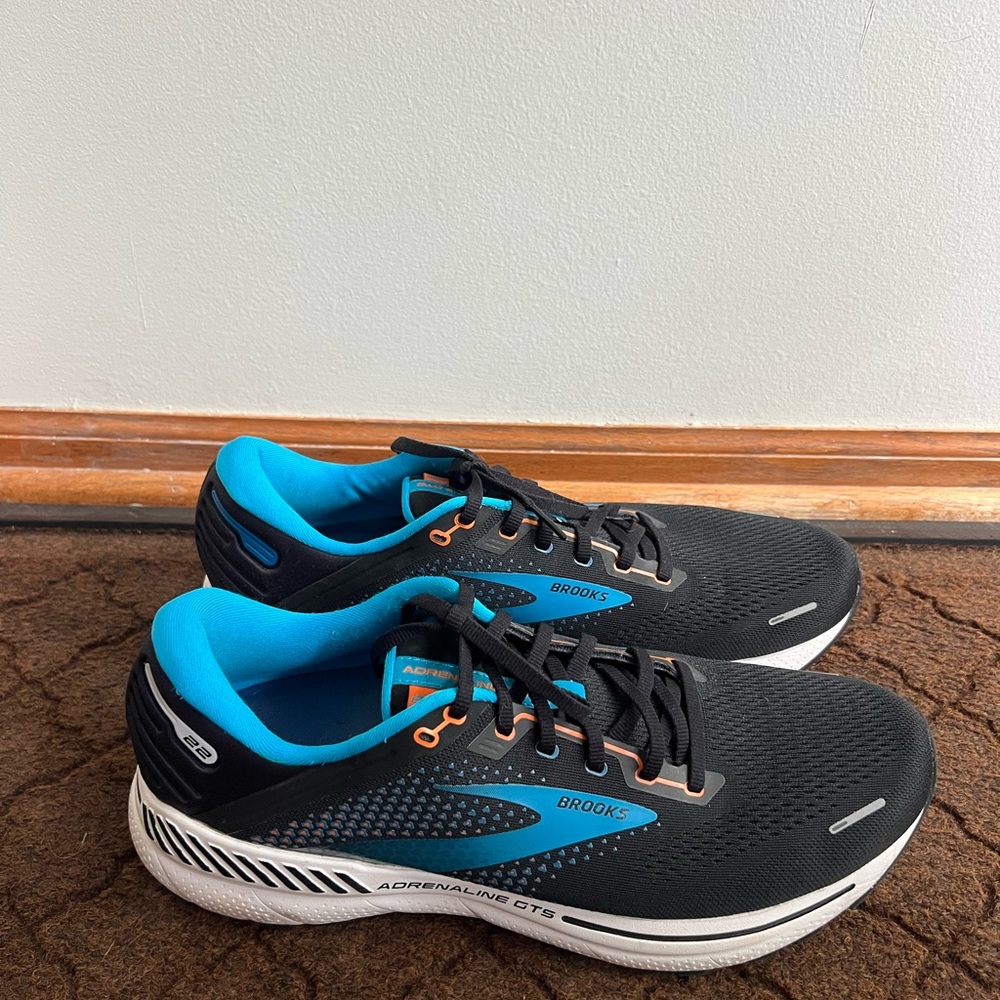 Men’s Brooks Adrenaline GTS 22– Black and Blue Athletic Shoes
